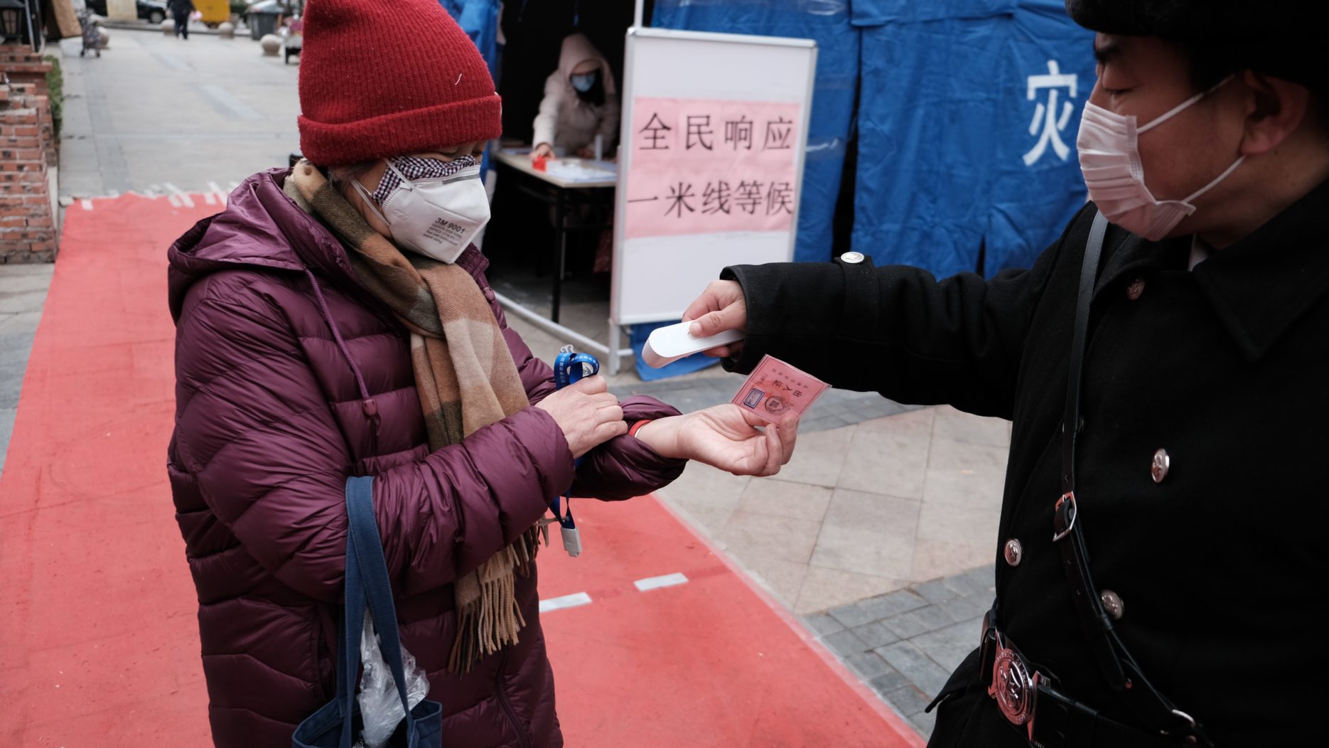 Qingdao residents receiving COVID-19 test