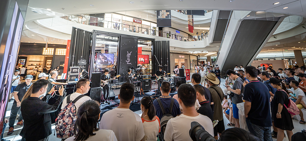 Shoppers in Hainan’s Haitang Bay Duty Free Mall