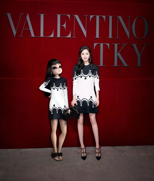 Valentino fashion show with virtual KOL