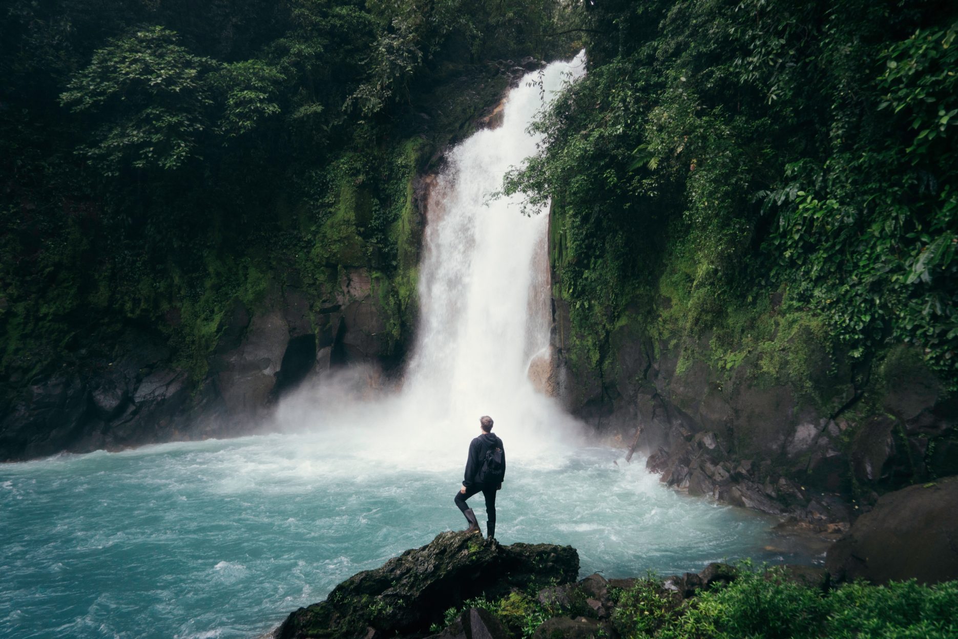 Waterfall travel photography. Credit: Unsplash