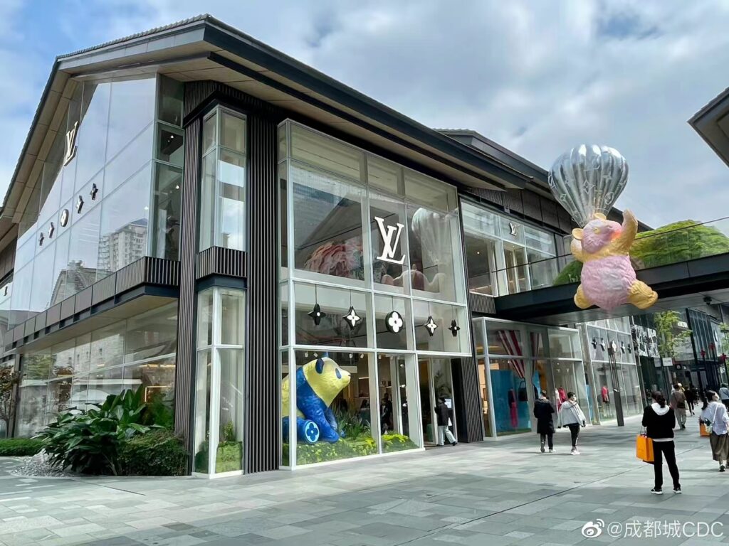 Louis Vuitton – First Restaurant in China