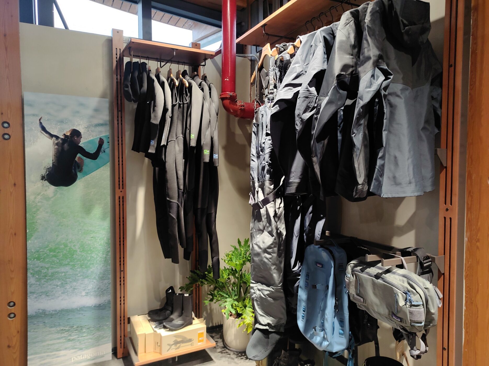 How does Patagonia’s Nanjing store resonate with local nature lovers?