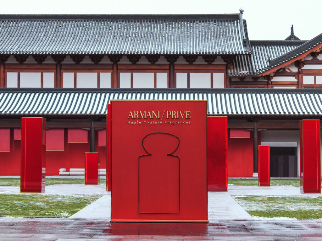 Armani brings exhibition to Deshou Palace