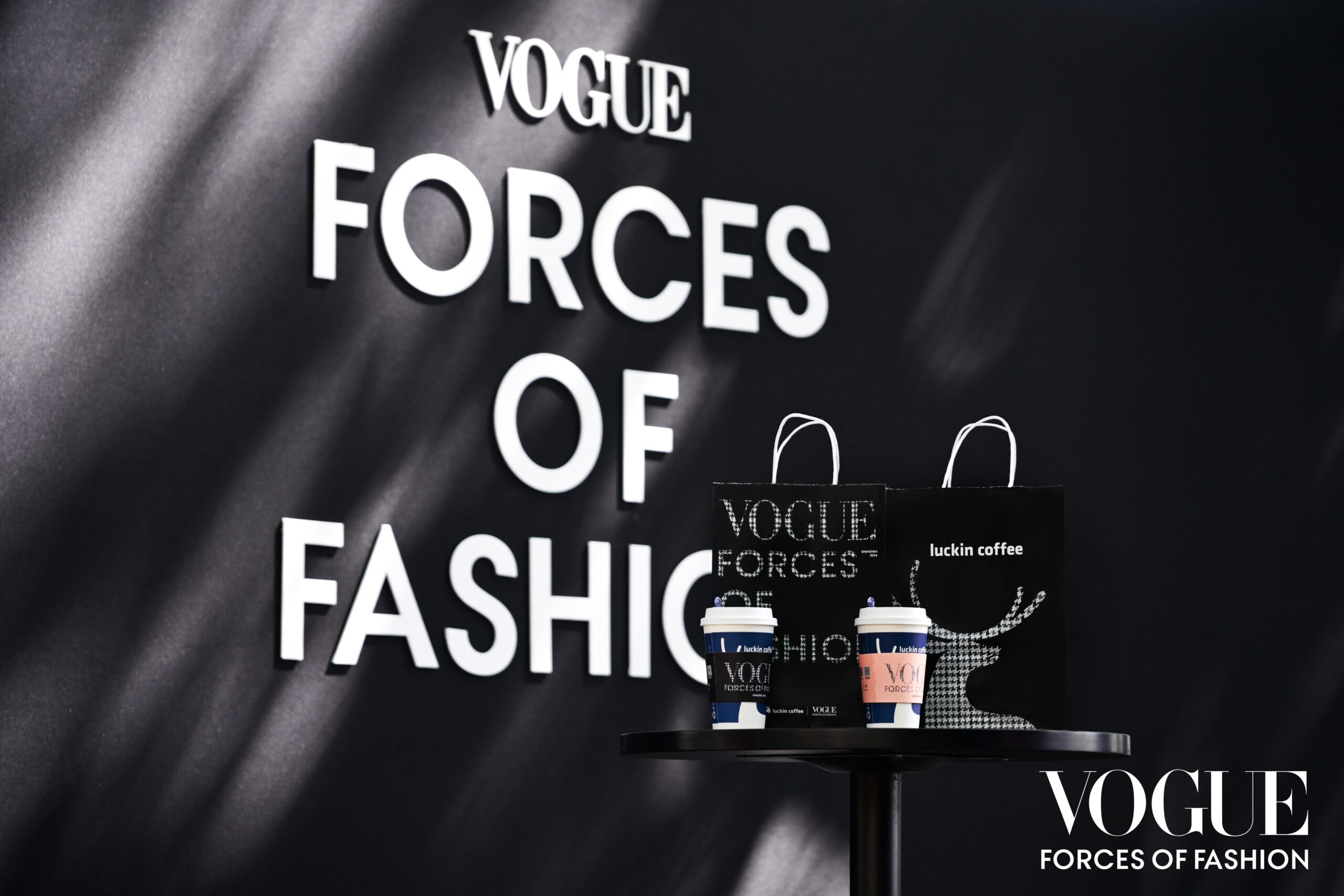 Luckin Coffee, fashion item? Vogue unveils the “it” cup