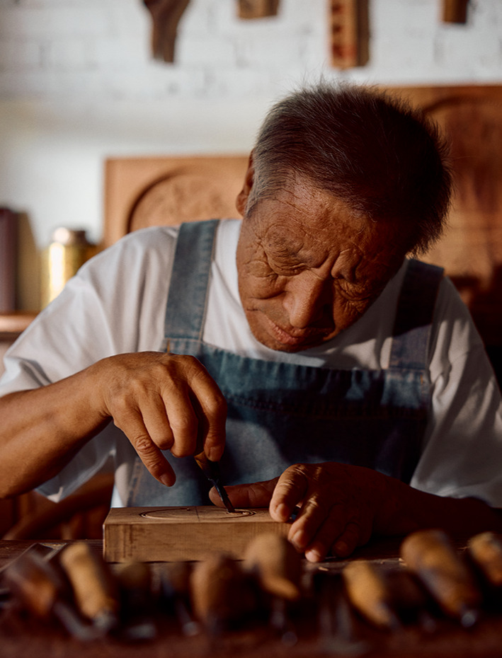 The mooncake maker
