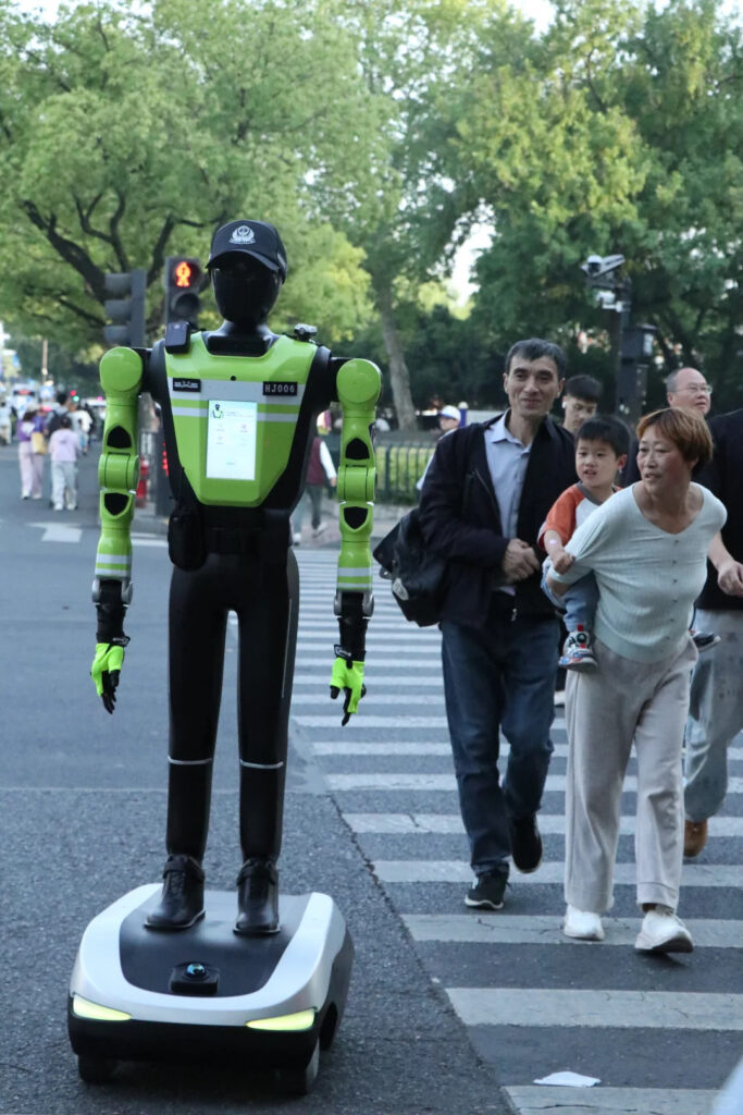 china robot police