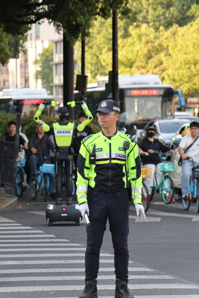 china robot police