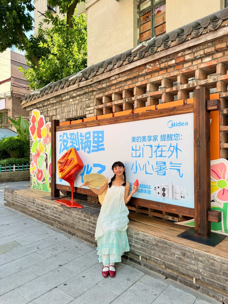Midea’s billboards melt in the chongqing heat