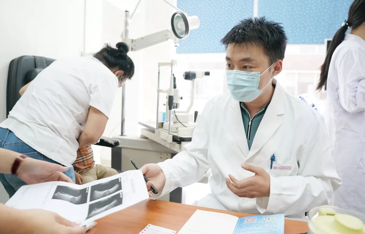 Doctor meeting patient for consultation
