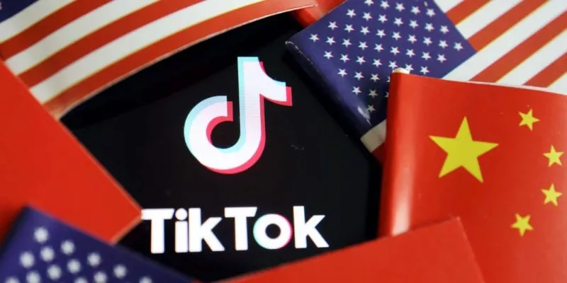 TikTok logo surrounded by US and China flags
