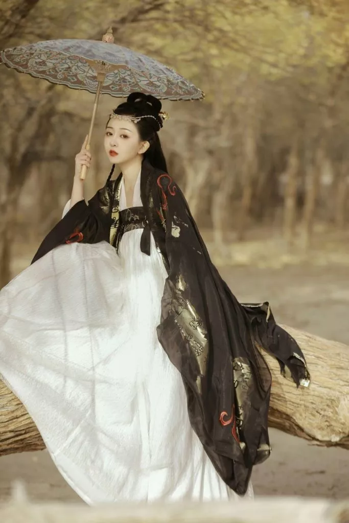 Traditional Hanfu clothing
