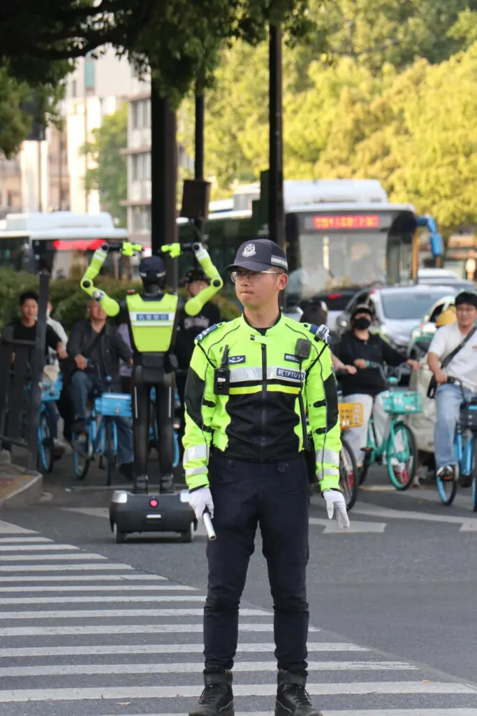 china robot police