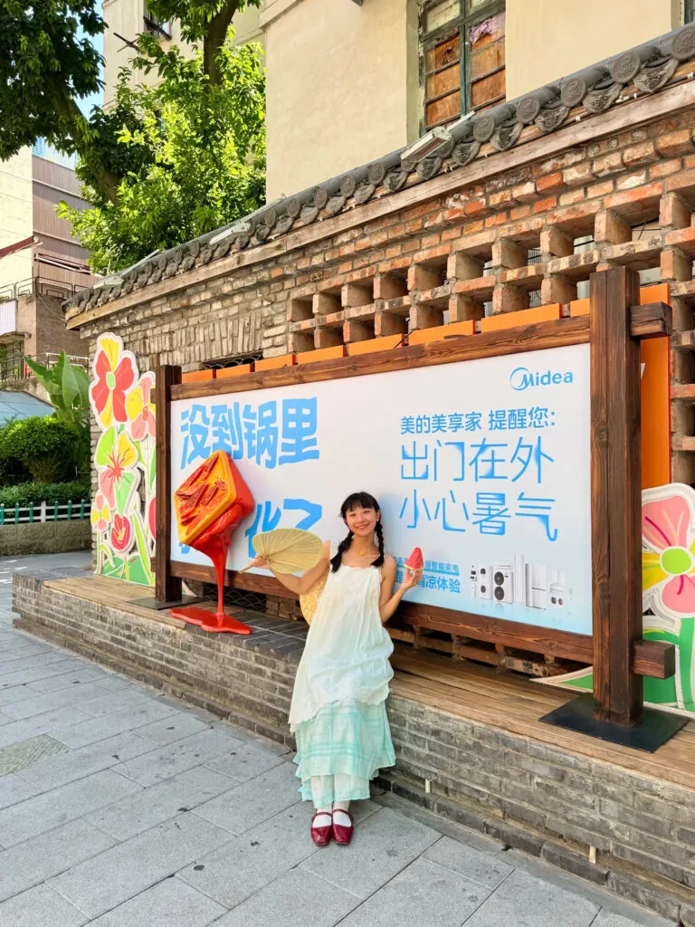 Midea’s billboards melt in the chongqing heat